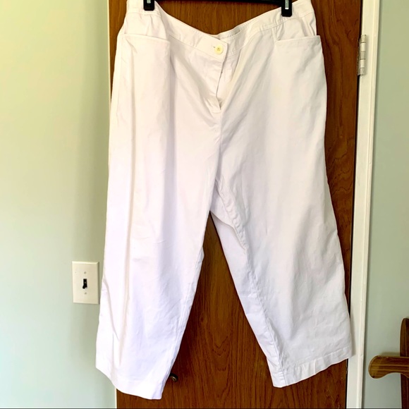 Size 22w white capri - Picture 1 of 4